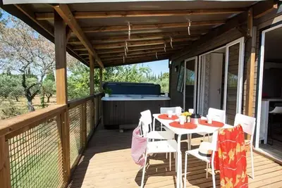 Image de Mobil home Premium Sillans Jacuzzi privé - 32m²  - 2 chambres - Lave-vaisselle + Tv + A/C 4 personnes