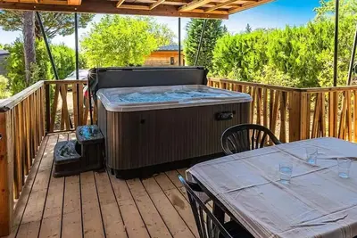 Image de Chalet Luberon - 35m2 - 2 chambres + Jacuzzi 4 personnes