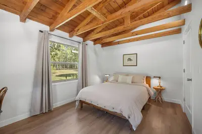 Image de Chic Boho Retreat in Silver Springs - Nature, Wildlife and Style