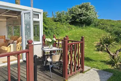 Image de Enjoy a Cornish getaway in this dog friendly chalet, just a stroll to the sandy beach.