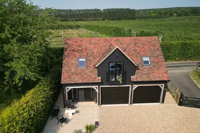 Image de Contemporary apartment amidst orchards and vineyards in the Garden of England.
