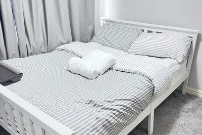 Image de Relaxing Double Bedroom in a Wigan Home