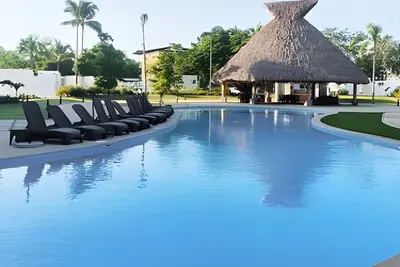 Image de Quiet condo w/ garden views & pool access