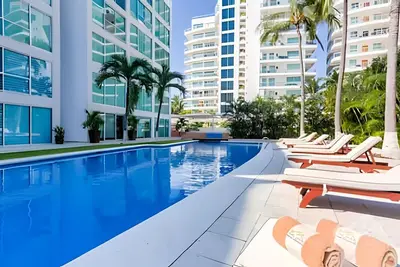 Image de Waterfront condo w/ pool access & hot tub