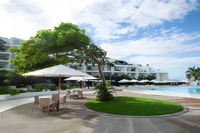 Image de Bright condo w/ balcony & beach access