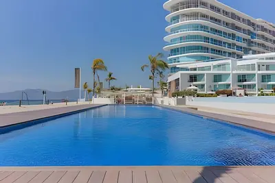 Image de 3br condo w/ beach access & outdoor pool