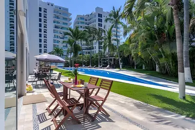 Image de Coastal condo w/ pool & ocean breeze