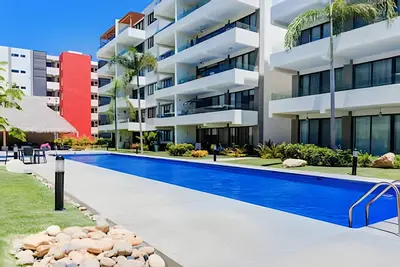 Image de Coastal getaway w/ pool, balcony & Bbq