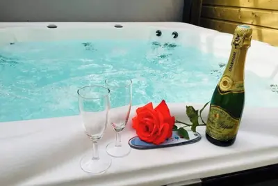 Image de « Gite de la baigneuse » Eu avec Jacuzzi