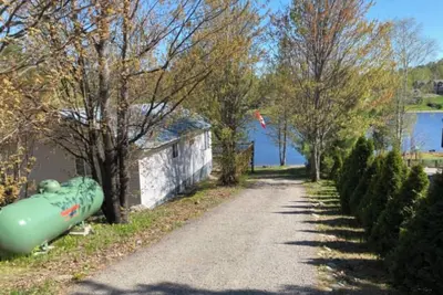 Image de Cozy Lake Front Cottage On Nepewassi Lake