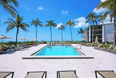 Image de Dream Beach Escape Starts Here: Ground-Floor Coastal Charm at Sundial Resort