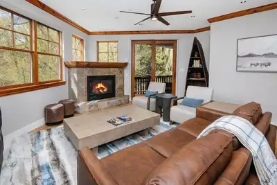 Image de Modern Townhome on River, Near Free Shuttle to Beaver Creek Skiing, Pool/hot tub