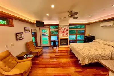 Image de Frank Loyd Wright Inspired Studio