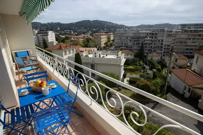 Image de T2 avec vue panoramique, 5 min du Palais<br>