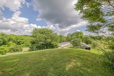 Image de 8700 Wood Rd, Chesterhill, Oh - Massive 5 Bedroom Home with Outdoor Grill and Fire Pit