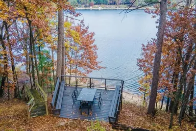 Image de A cozy escape at Fish Lake Hideaway- Lake house with beautiful views!