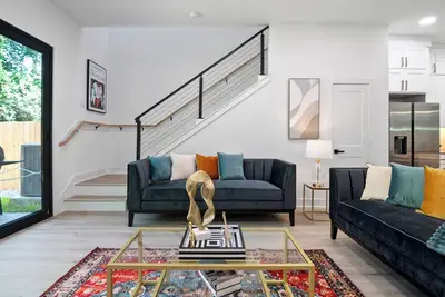 Image de Modern 3bd/2. 5 B in The heart Houston minutes from Downtown /Heights