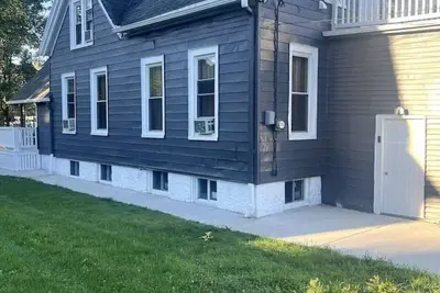 Image de Massive 4 bedroom in a great neighborhood!