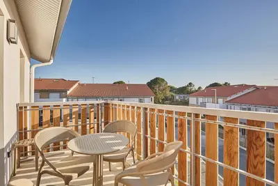 Image de T2 + cabine | 650m de la plage | Accès piscine