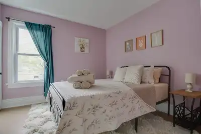 Image de Parkside Manor*New* - Walk to Husky Park! 8Mi. toCDP