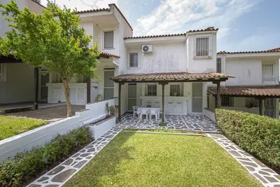 Image de Sunny Breeze Maisonette by Rentals Pro