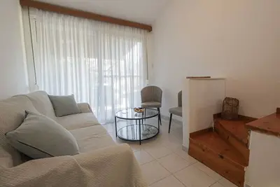 Image de GreenWood Maisonette by RentalsPro - Fourka Beach