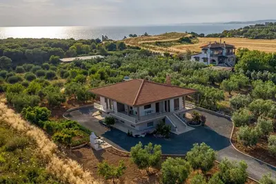 Villa George by RentalsPro