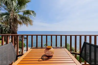 Image de Amfitriti Seafront Apartment 6 by RentalsPro