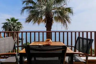 Image de Amfitriti Seafront Apartment 5 by RentalsPro