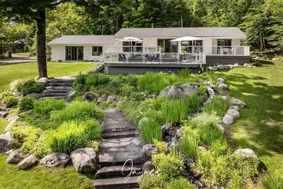 Image de Stunning 5 bed 5 bath cottage on Lake Rosseau