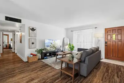 Image de Charming 2 Br Condo + Pool + King Bed