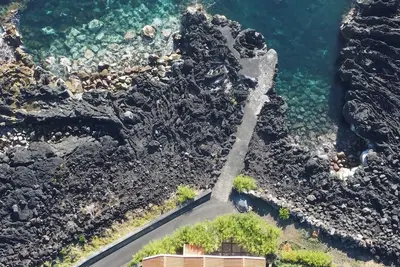 Image de Pico Blue Ocean – Elegant Oceanfront Escape on Avenida do Mar