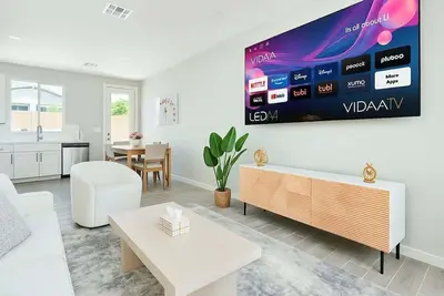 Image de 3bd | Free Parking | 75\" Smart Tv | 2br | 2Bath