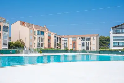 Image de Appartement 'T2 Meublé 38m² Loggia' avec piscine partagée, terrasse privée et jardin partagé