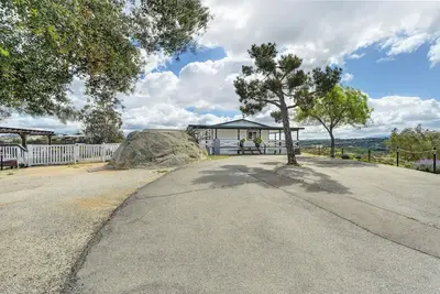 Image de Farmhouse on 5 Acres w/ Scenic Hot Tub, Temecula