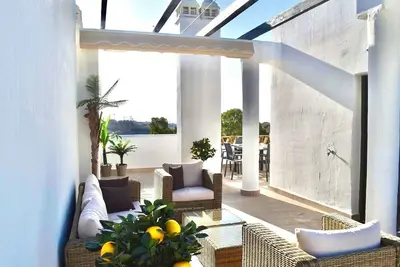 Image de 2 Bedroom apartment with solarium and Hot tub, fantastic views