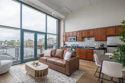 Image de Cozy, Modern Bay Views for Six!
