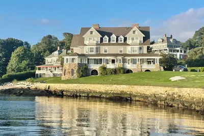 Image de Waterfront Estate in Groton – 10 Bedrooms, Private Pier, & Beach Access