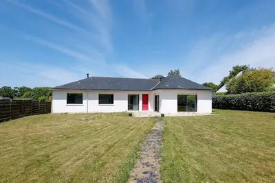 Image de Maison de vacances 'Grande Maison Familiale Proche Gr34' avec terrasse privée et jardin privé