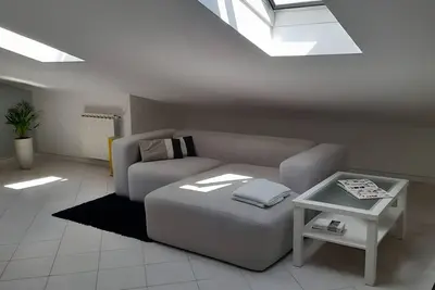 Image de Appartement mansardé 'Massimo - Verbania Intra' avec Wi-Fi et climatisation