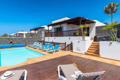 Vacances 'Casa Laura' avec piscine chauffée, vue sur la mer, Wi-Fi et climatisation