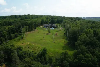 Image de Spacious modern mountain style home with beautiful western views in Corning, Ny