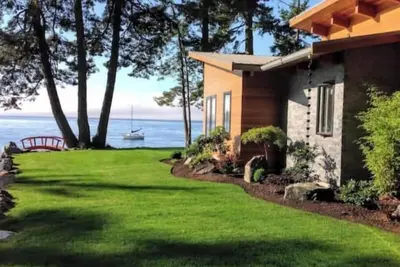 Image de Secluded, peaceful, ocean front home. Close to all amenities/outdoor activities.