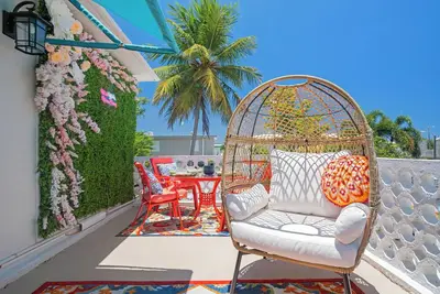 Image de The Jewel of Levittown: Charming 2-bedroom apartment with WiFi, Ac in Toa Baja