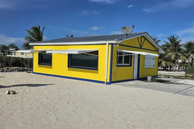 Image de New Luxury Oceanfront Home – Port Royale, South Bimini. Starlink WiFi, A/C, Dock