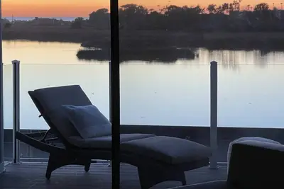 Image de Serene Sanctuary Retreat in Carlsbad Village, Lagoon and Ocean