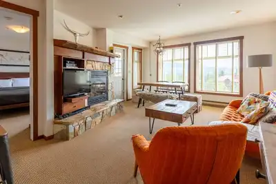 Image de Ski In/Out with Mountainside Views. Dog Friendly