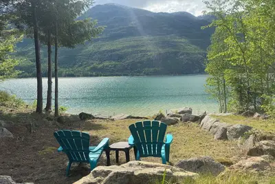 Image de Lakefront House with Beach by Nakusp and Burton on Arrow Lake