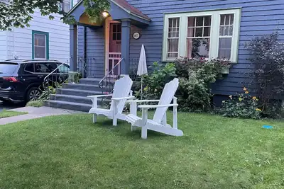 Image de Studio apartment in historic home in walkable west Halifax