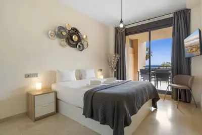 Image de Modern Calanova Sea Golf Apartment